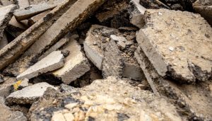 地方新闻精选 | 泉州民宅屋顶塌陷被困7人全救出 格尔木一雪豹疑遭车辆撞击死亡-uusu优素-乐高,模型,3d打印,编程