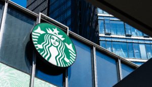 需求疲软，星巴克第二财季业绩不及预期，美股盘后跌超6%-uusu优素-乐高,模型,3d打印,编程