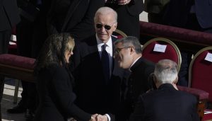 “不像个总统”，重新活跃的拜登再批特朗普-uusu优素-乐高,模型,3d打印,编程