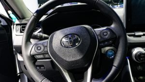 受美元疲软和关税政策拖累，丰田预计新财年净利润大减-uusu优素-乐高,模型,3d打印,编程