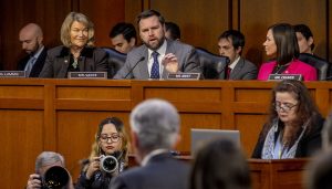 “蠢货”“几乎什么都错了”，特朗普和万斯连环炮轰美联储主席-uusu优素-乐高,模型,3d打印,编程