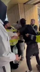 粉丝抢货大打出手，泡泡玛特宣布暂停Labubu在英销售-uusu优素-乐高,模型,3d打印,编程