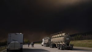 加拿大野火持续肆虐多日，数万名居民被疏散、浓烟飘进美国-uusu优素-乐高,模型,3d打印,编程