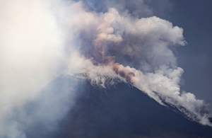 意大利埃特纳火山突然喷发，游客紧急撤离-uusu优素-乐高,模型,3d打印,编程