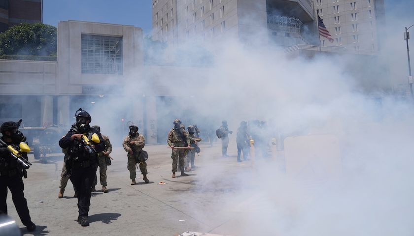 特朗普驱逐非法移民引发多地骚乱升级，加州政府要求白宫归还部队指挥权-uusu优素-乐高,模型,3d打印,编程