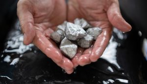 国安部披露境外间谍窃取我国稀土手法：灌入塑料模特、矿泉水瓶等偷运出境-uusu优素-乐高,模型,3d打印,编程