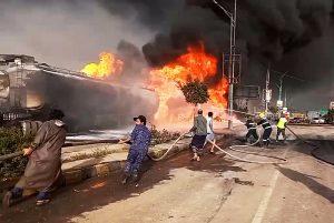 反击胡塞武装用集束弹袭击本土，以色列空袭也门首都-uusu优素-乐高,模型,3d打印,编程