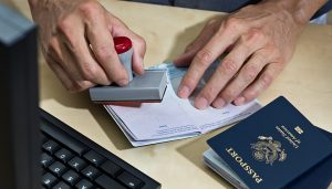 特朗普宣布对H-1B签证增收10万美元费用，冲击科技行业-uusu优素-乐高,模型,3d打印,编程