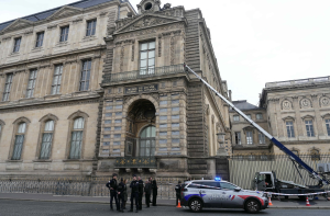 法国卢浮宫发生抢劫事件，7分钟9件拿破仑时期珠宝被盗-uusu优素-乐高,模型,3d打印,编程